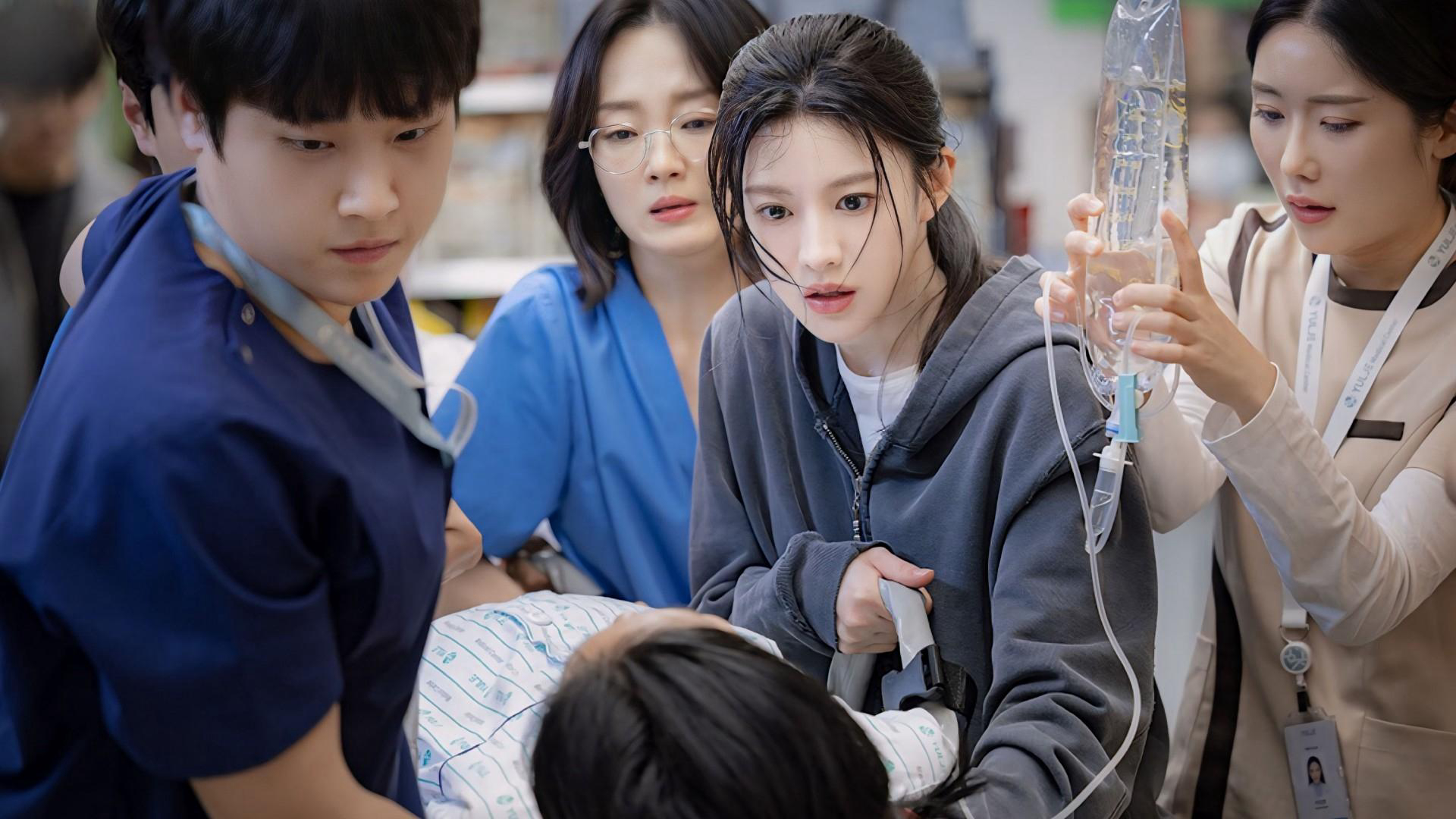 Chuyện Đời Bác Sĩ Nội Trú (Resident Playbook)